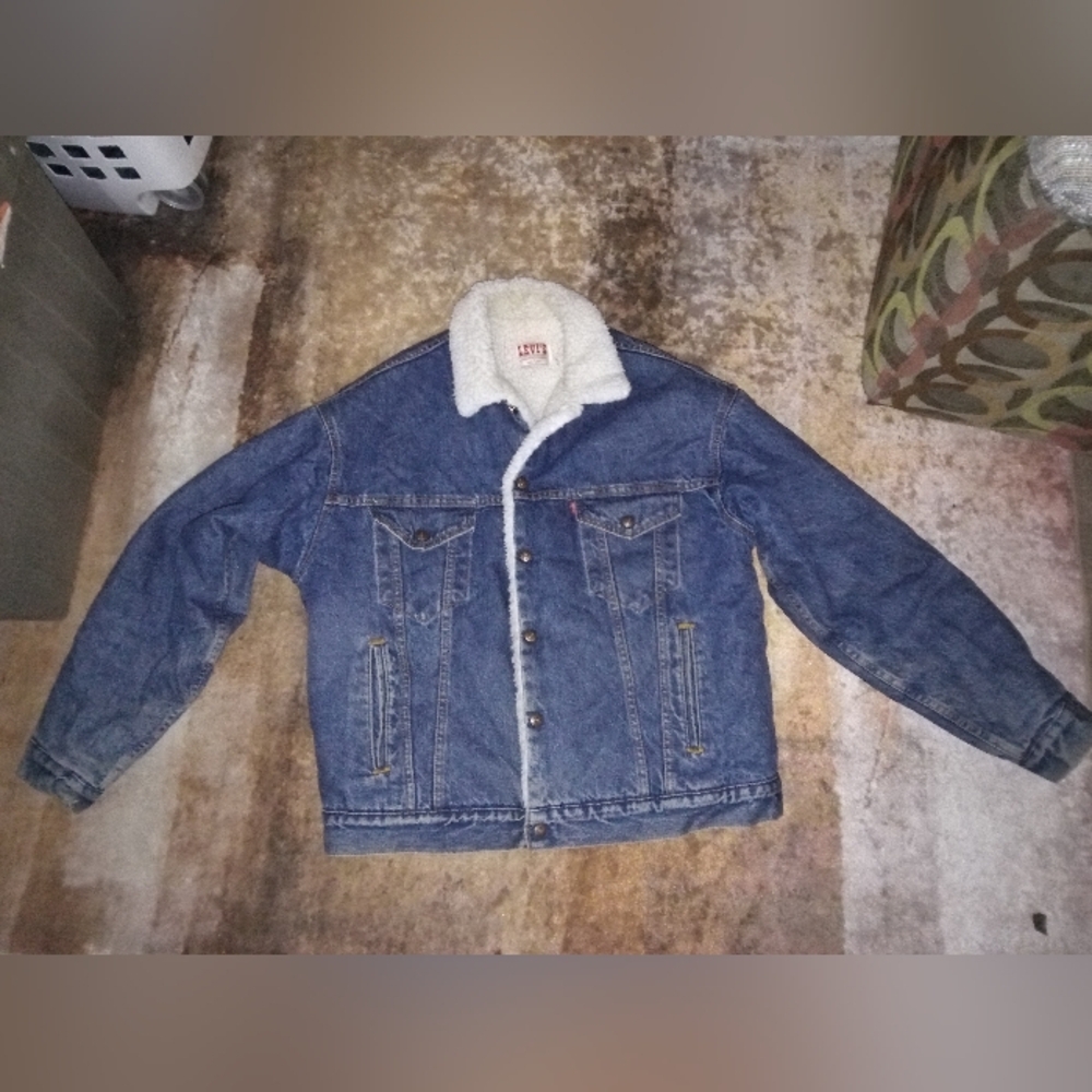 Vintage Levi's Blue Denim Jacket With Sherpa Lini… - image 1